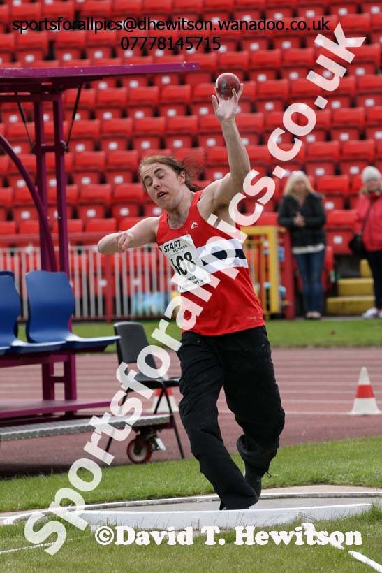 Mens under-20s shot putt, North Eastern Track and Field Champs, Gateshead Stadium. Photo: David T. Hewitson/Sports for All Pics